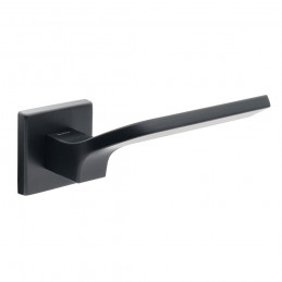 juoda 45€